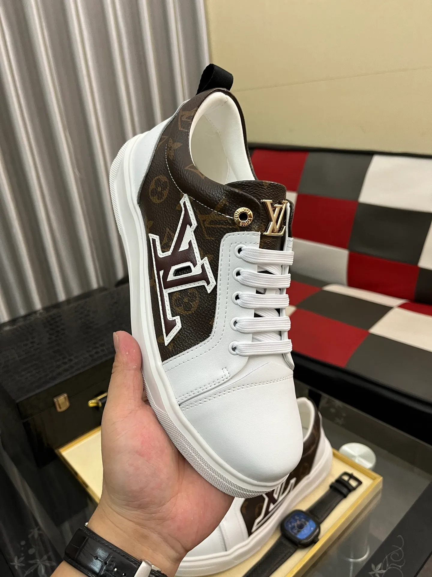 Men's shoes 💰400⌚️⌚️【LOUIS VUITTON】Same style as Louis Vuitton* official website 🚹Men's high-top casual shoes❤️Same style as popular celebrities and big names ~ Best-selling at home and abroad Lv focuses on the checkerboard series...Imported first-layer cowhide with special fabrics➕Full sheep leather lining➕Brand-specific hollow outsole💎Number: 38-443️⃣Colors available